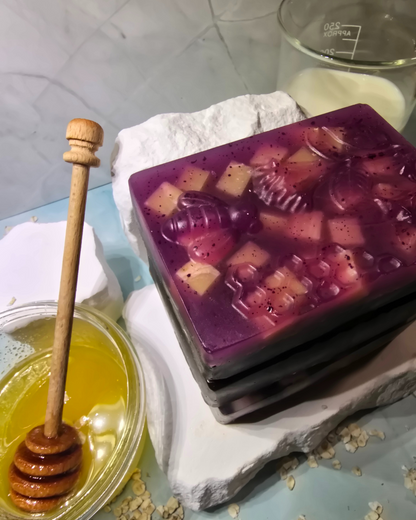Honey Propolis & Oat Milk : All Natural Face & Body Soap